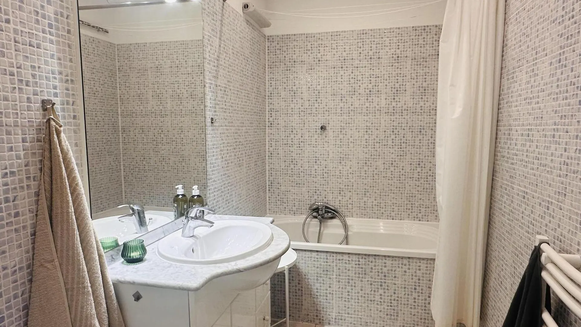 Bright One Bedroom Apartment In The Center Of Cannes13 Minutes Walk To The Palais Des Festivals - 2290 France