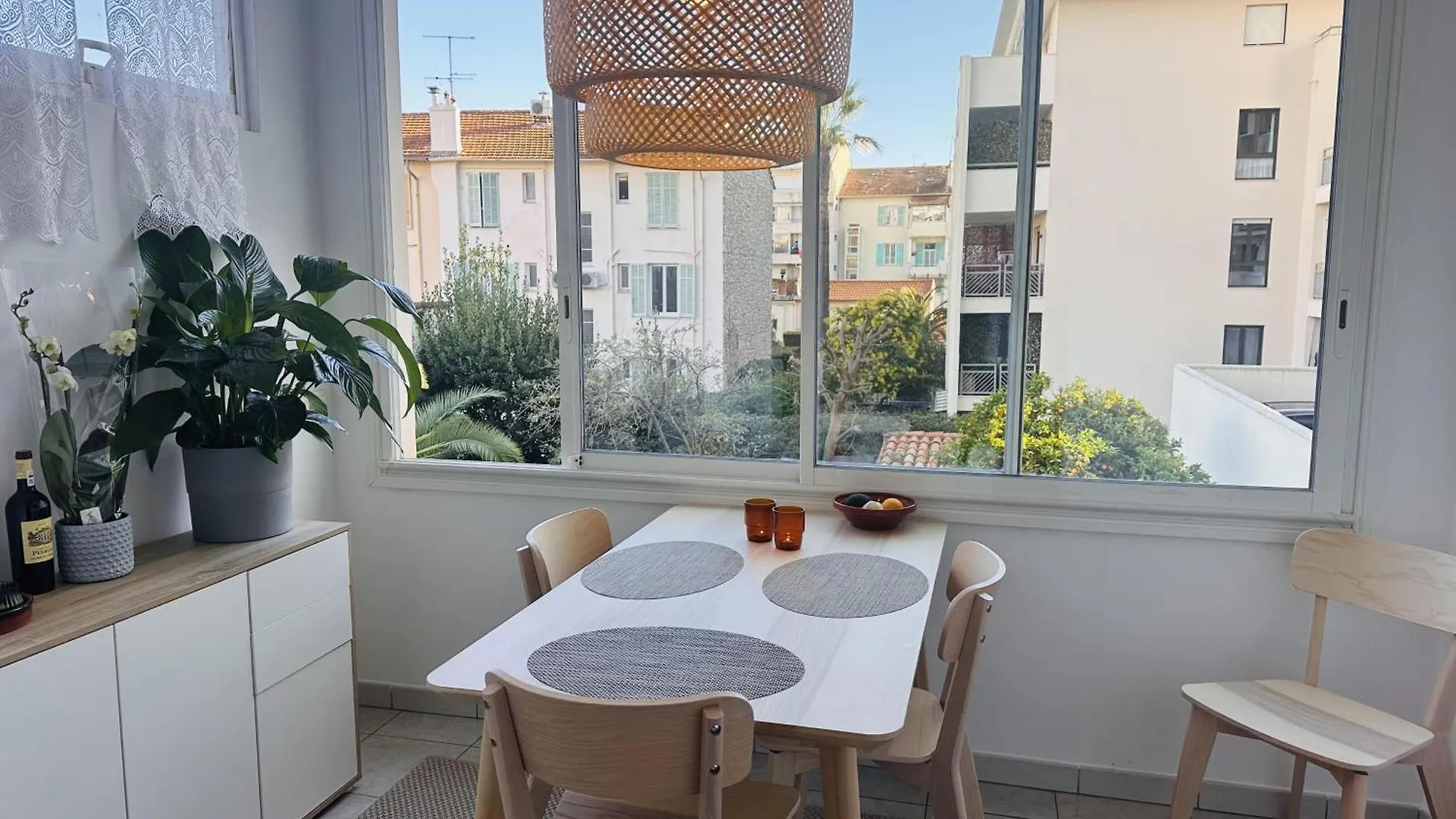 Bright One Bedroom Apartment In The Center Of Cannes13 Minutes Walk To The Palais Des Festivals - 2290