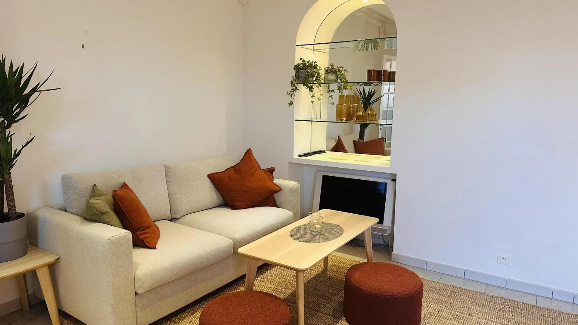 Bright One Bedroom Apartment In The Center Of Cannes13 Minutes Walk To The Palais Des Festivals - 2290 Cannes