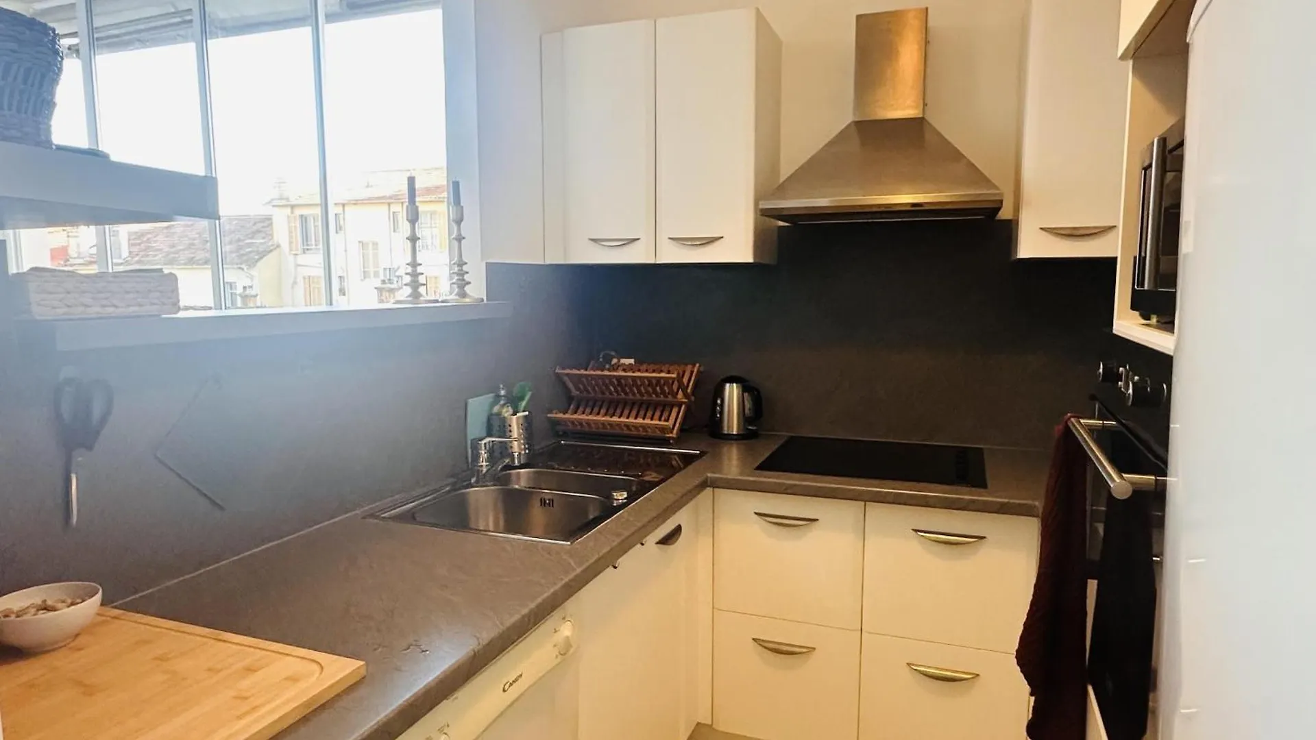 Bright One Bedroom Apartment In The Center Of Cannes13 Minutes Walk To The Palais Des Festivals - 2290  Cannes