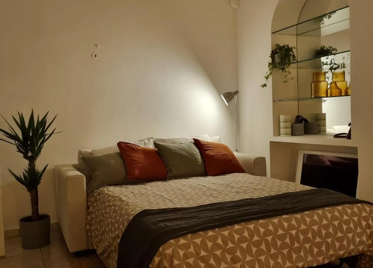 Bright One Bedroom Apartment In The Center Of Cannes13 Minutes Walk To The Palais Des Festivals - 2290